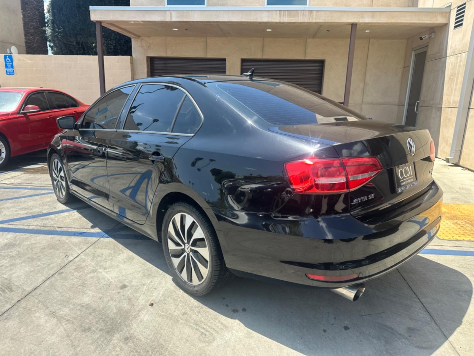2015 Black /Black Volkswagen Jetta SE 5M (3VWD17AJ4FM) with an 1.8L L4 DOHC 20V engine, Automatic transmission, located at 30 S. Berkeley Avenue, Pasadena, CA, 91107, (626) 248-7567, 34.145447, -118.109398 - Black on Black! Premium Wheels! The 2015 Volkswagen Jetta SE encapsulates the ideal blend of contemporary design, advanced features, and the reliable performance Volkswagen is renowned for. Its sleek contours and sophisticated aesthetics reflect urban sensibilities, making it perfect for city drive - Photo #2